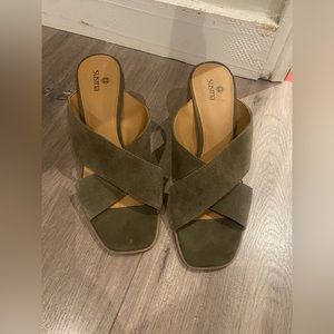 Olive Susina heels